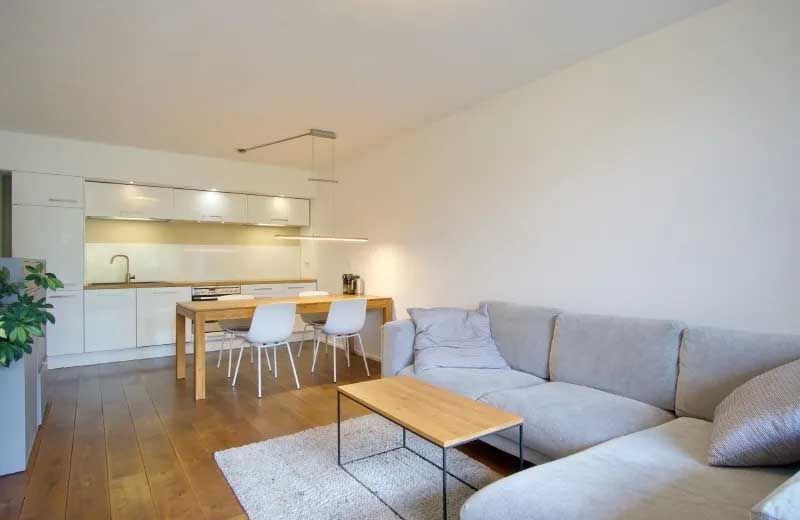 Stylish, bright and fully furnished 96 m² 4-room apartment in excellent location (Unterbilk)