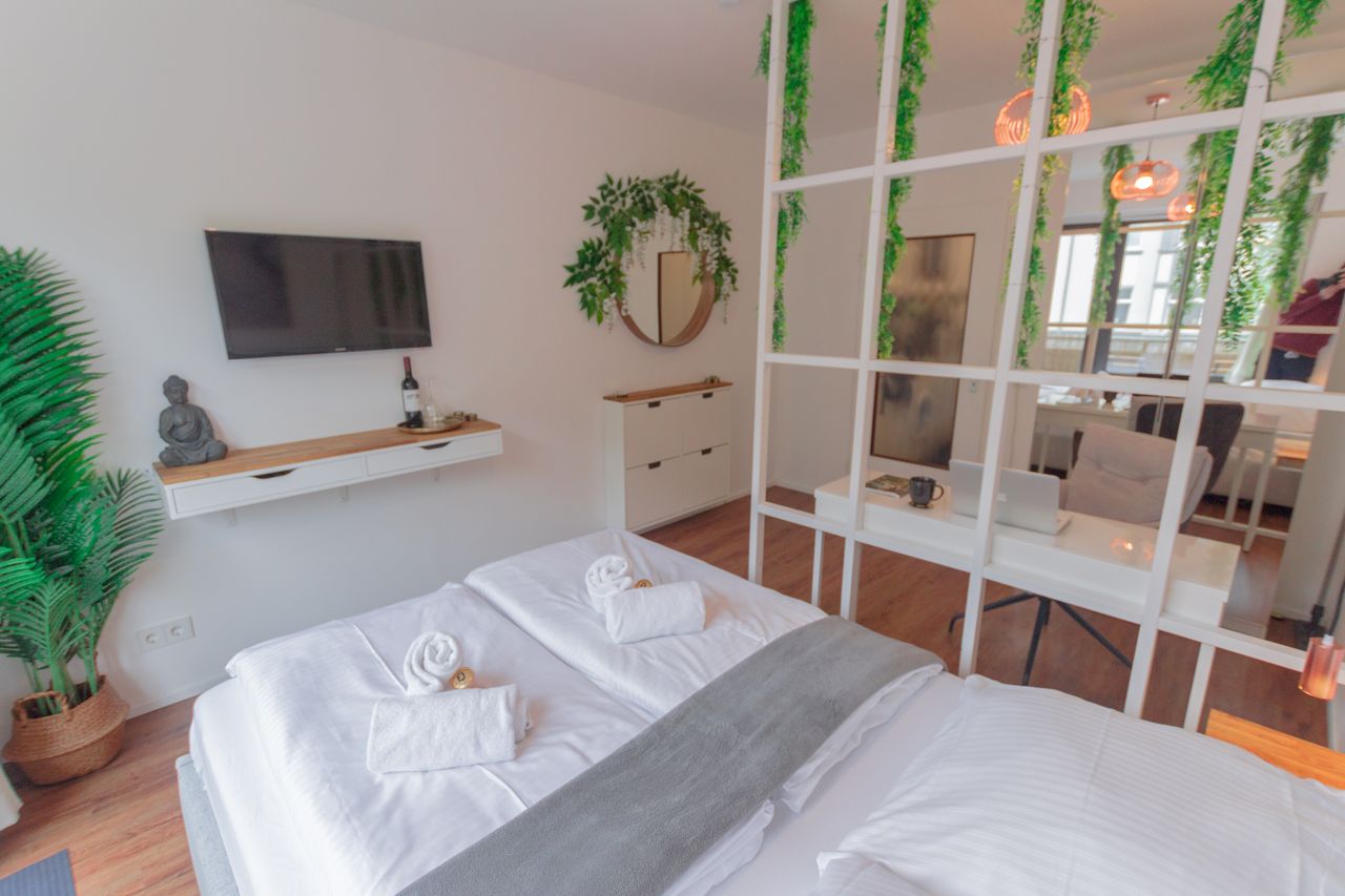 Cozy Studio Apartment with balcony & Wifi