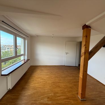 Beautiful top-floor apartment with balcony and eat-in kitchen in Neukölln in Neukölln