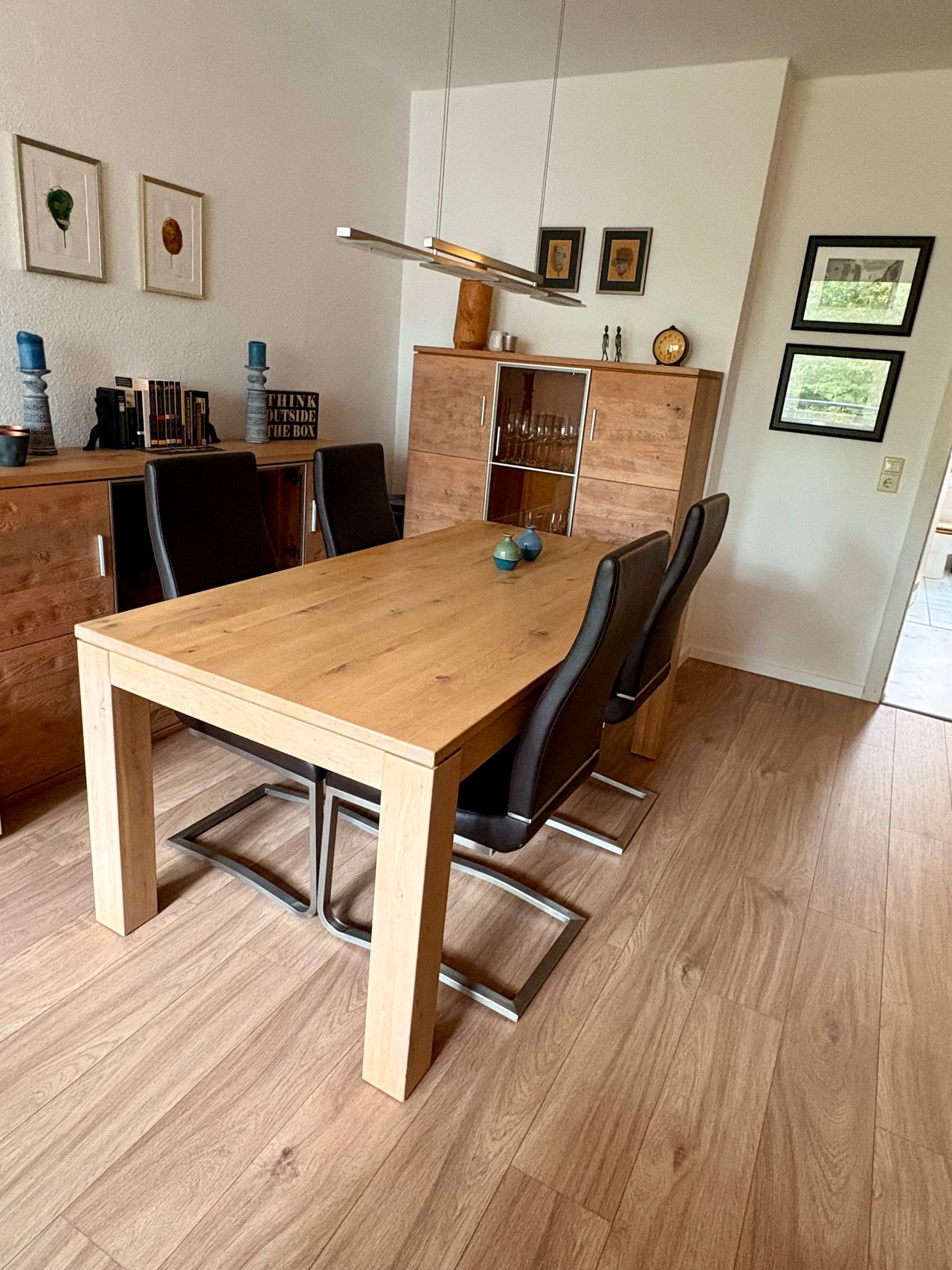 First occupancy after renovation in 08/2025: cozy and fully furnished and equipped 2-room apartment in the popular Düsseldorf-Bilk district near the Medienhafen.