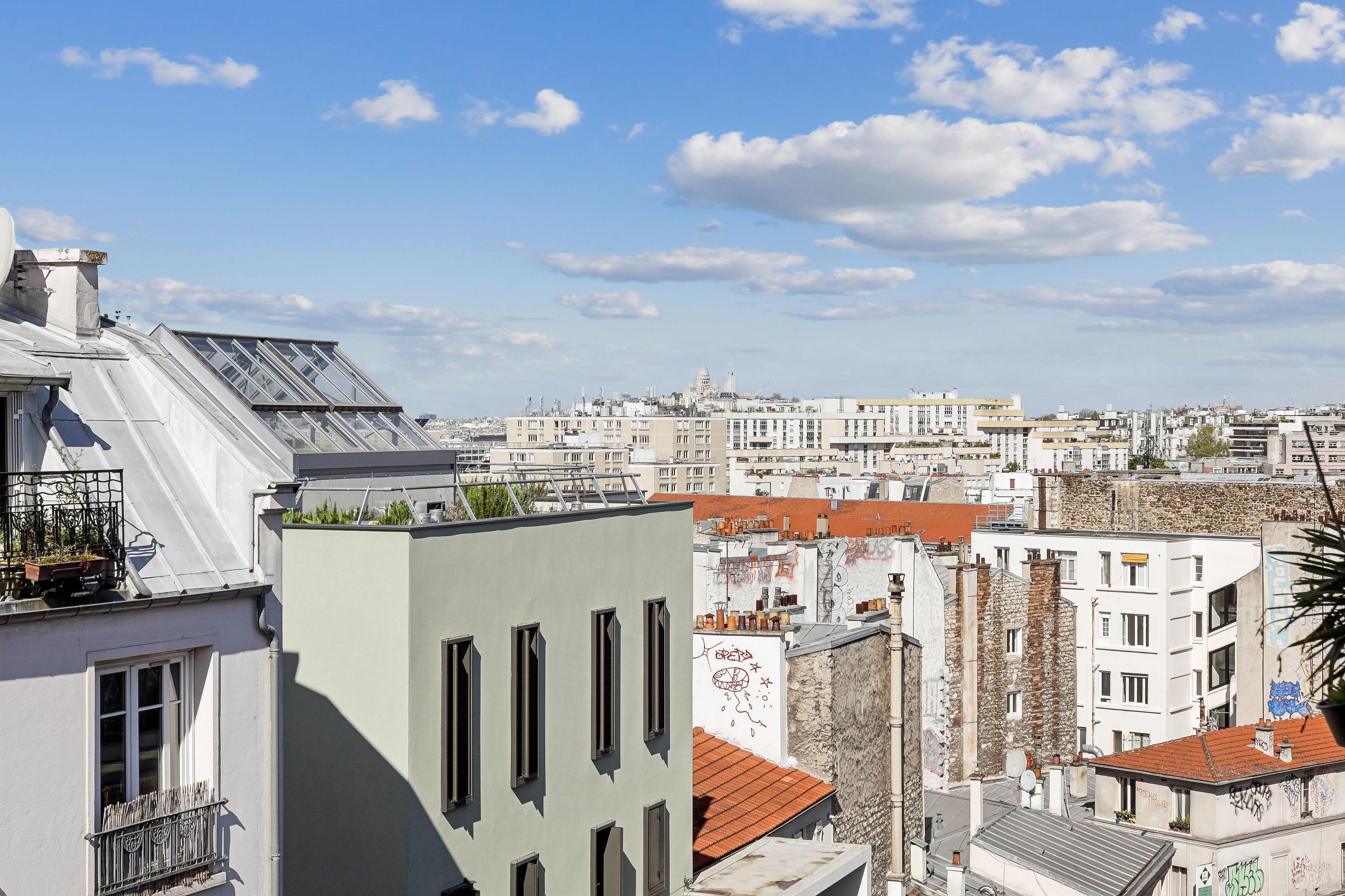 ID 413 appartement rénové dans la rue Piat (loyer tout inclus) Paris