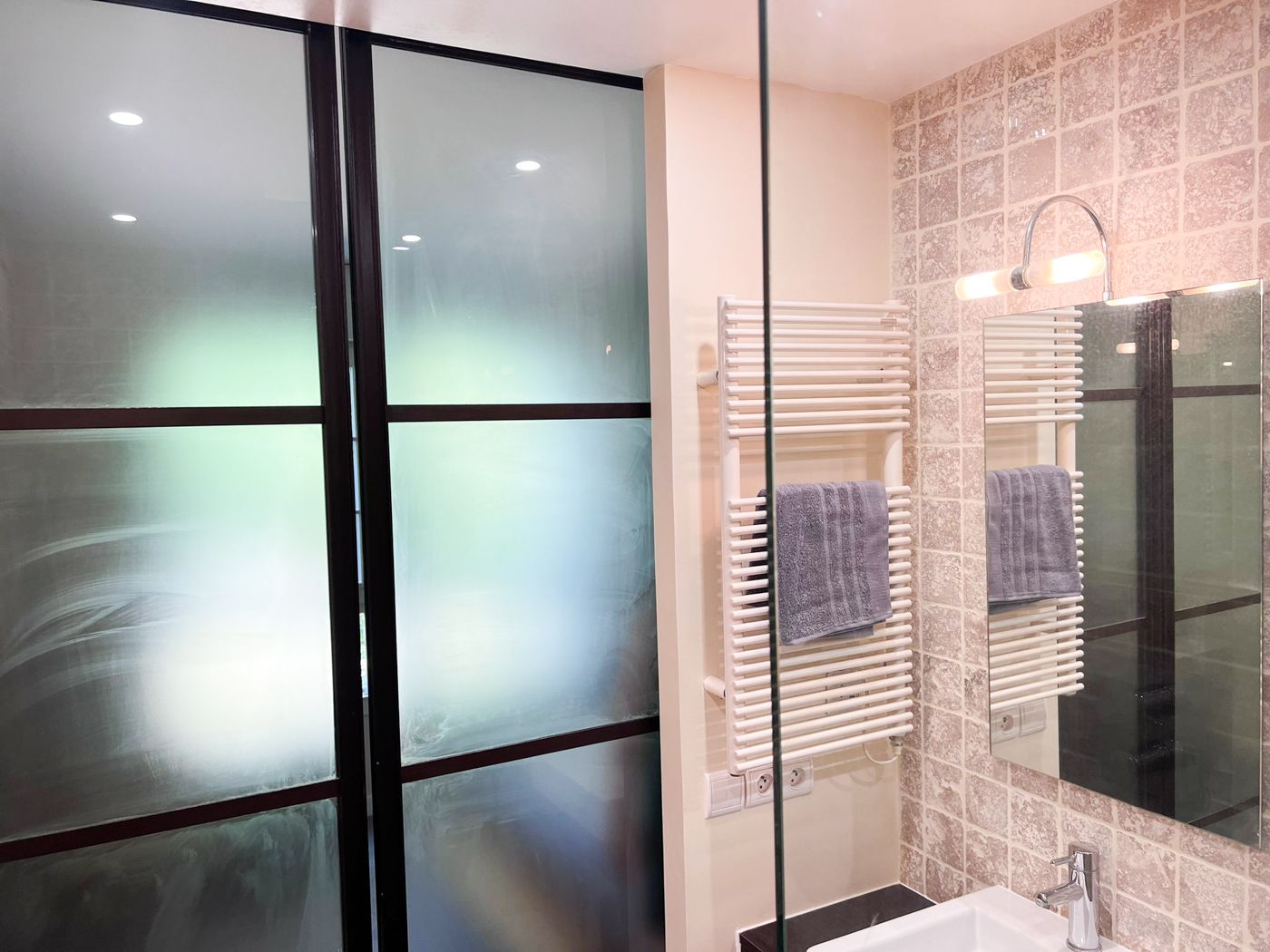 Location Spacieux 4/5 pieces, dernier etage, au coeur du Vieux Chatillon. (loyer tout inc