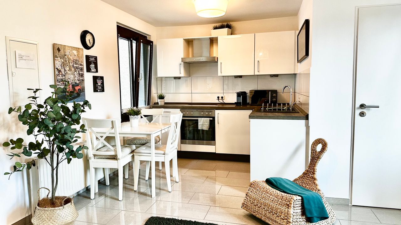 Lovely, stylish studio in Cologne close to rhine and Autobahn & public tansportation