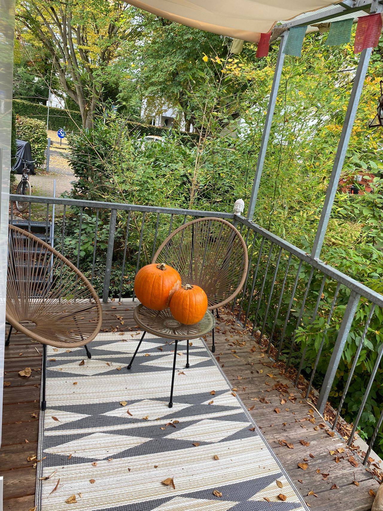 Living like in a house – furnished 4-room apartment with garden & fireplace in Lindenthal (optionally take over)