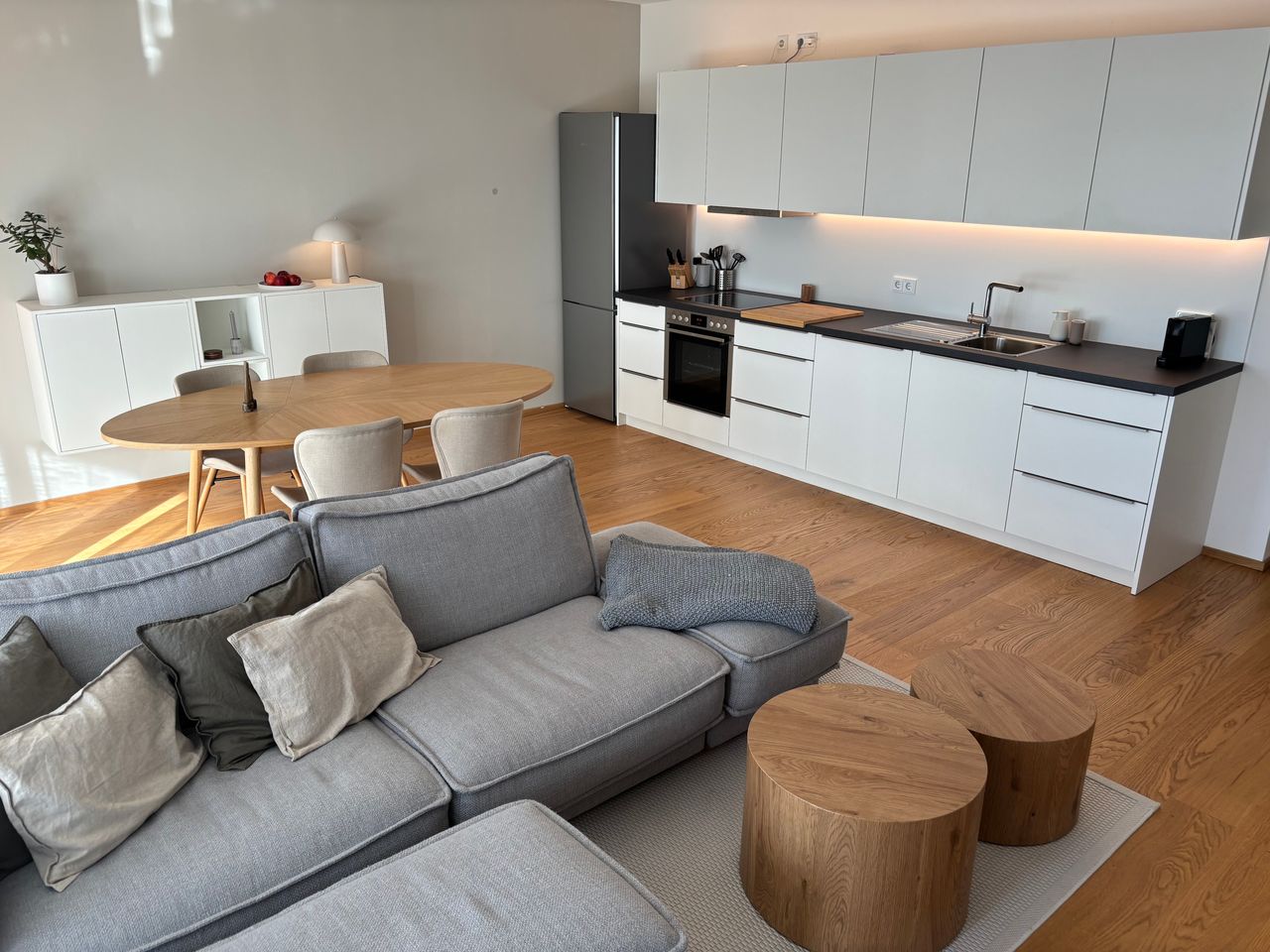 High-end furnished new-build apartment with large balcony, Alpine view & underground parking in Munich-Neufreimann