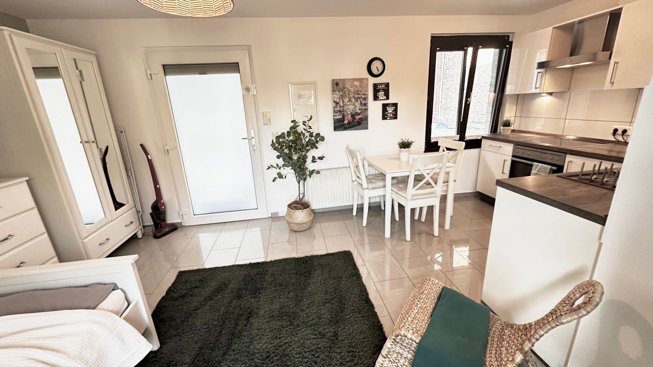 Lovely, stylish studio in Cologne close to rhine and Autobahn & public tansportation