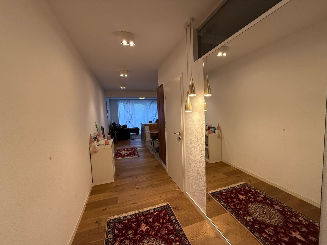 Moderne, vollmöblierte 2-Zimmer-Wohnung mit Garten in Köln-Rodenkirchen