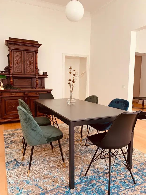 Renovated, quiet luxury apartment in a prime historic building and top location