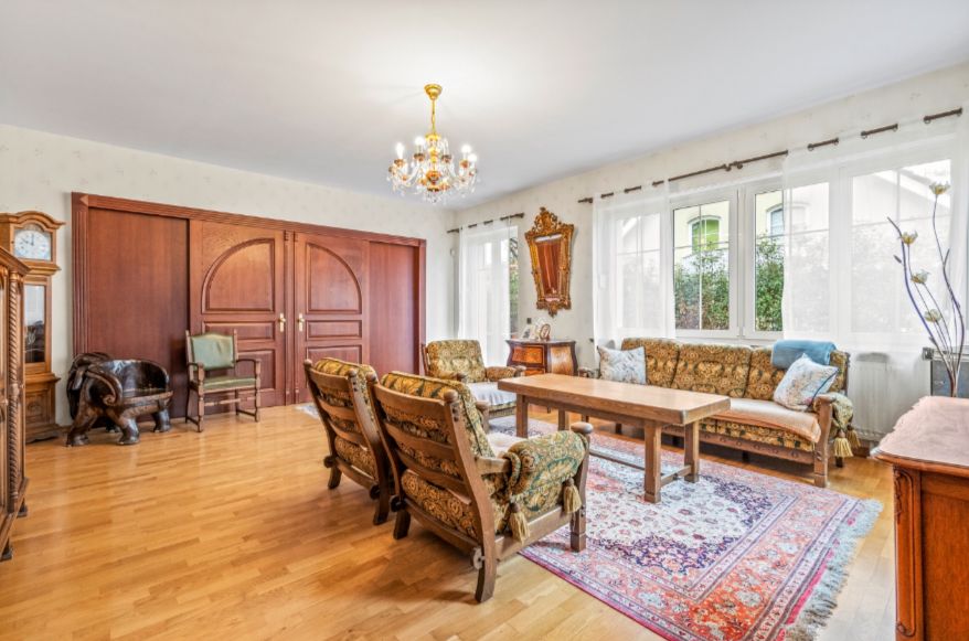 Luxuriöse Villa mit Indoor-Pool & Sauna, ideal für Firmenunterkünfte oder Team-Housing