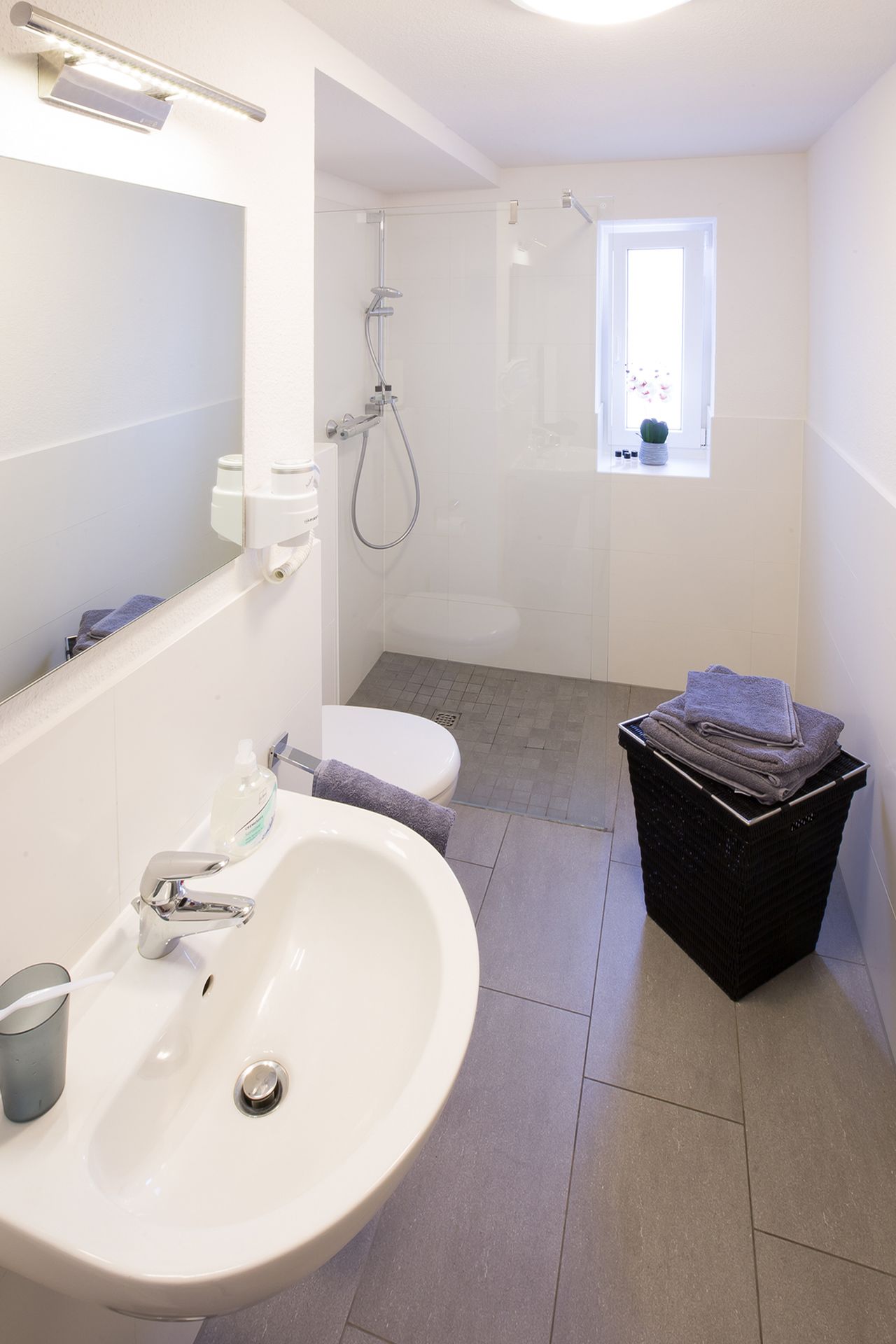 Small, charmingly furnished flat in a well-maintained 9-unit building in Aachen-Haaren