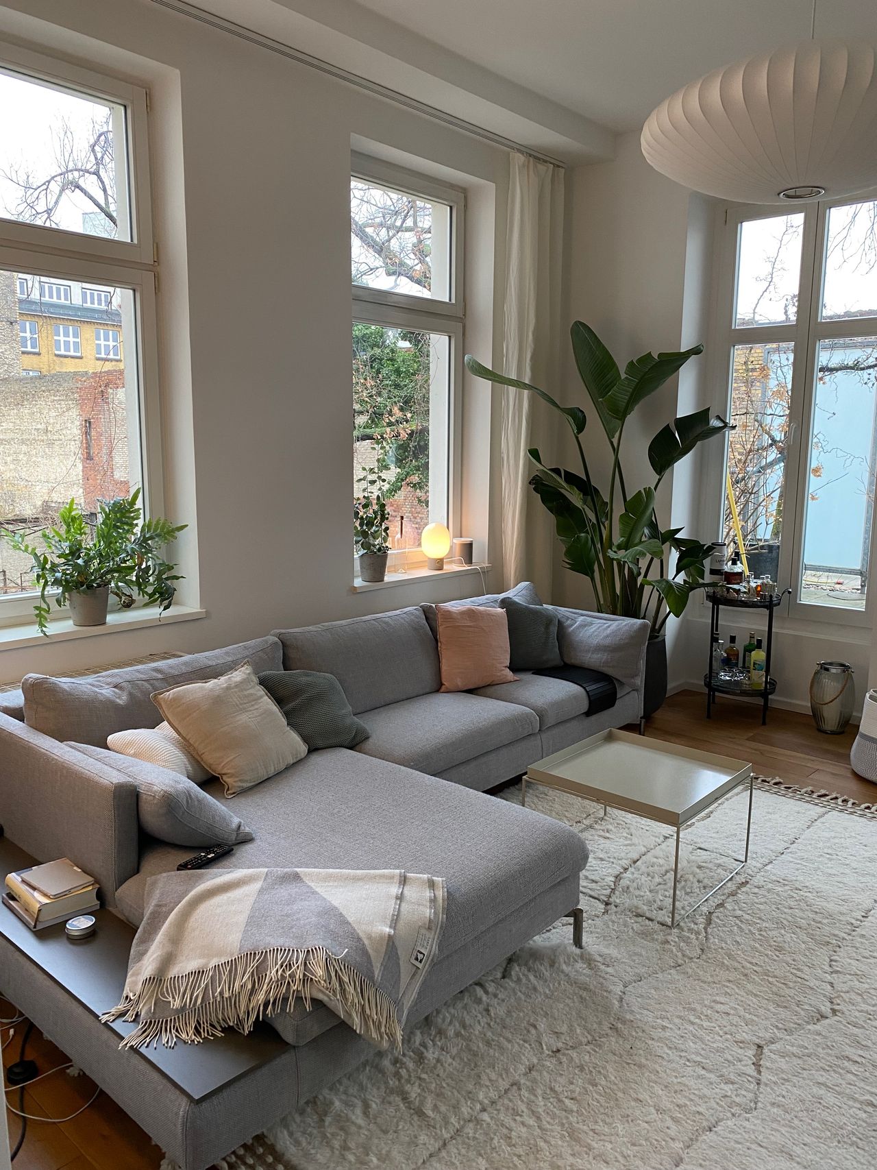 Bright, furnished 3-room apartment in Berlin Mitte with spacious balcony