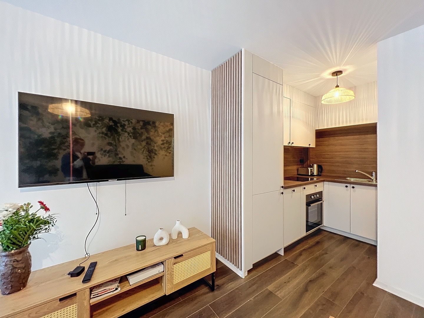 Location New renovated apartment just 1 min from train station RER Val D’Europe , free pa