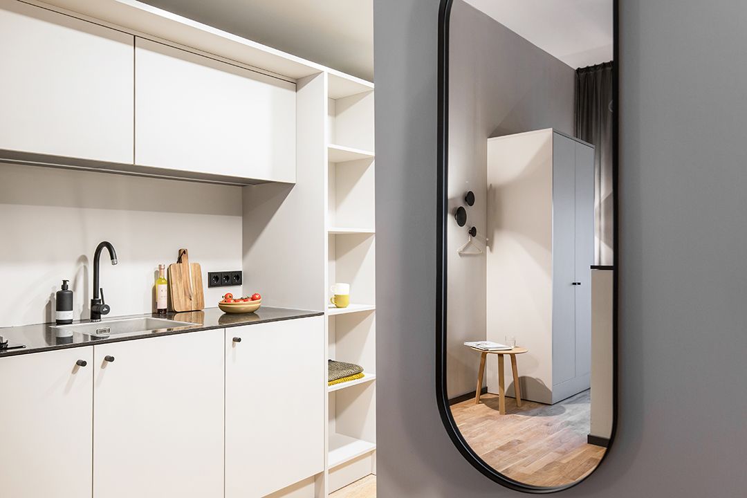 Modern Studio Apartment right at the Airport