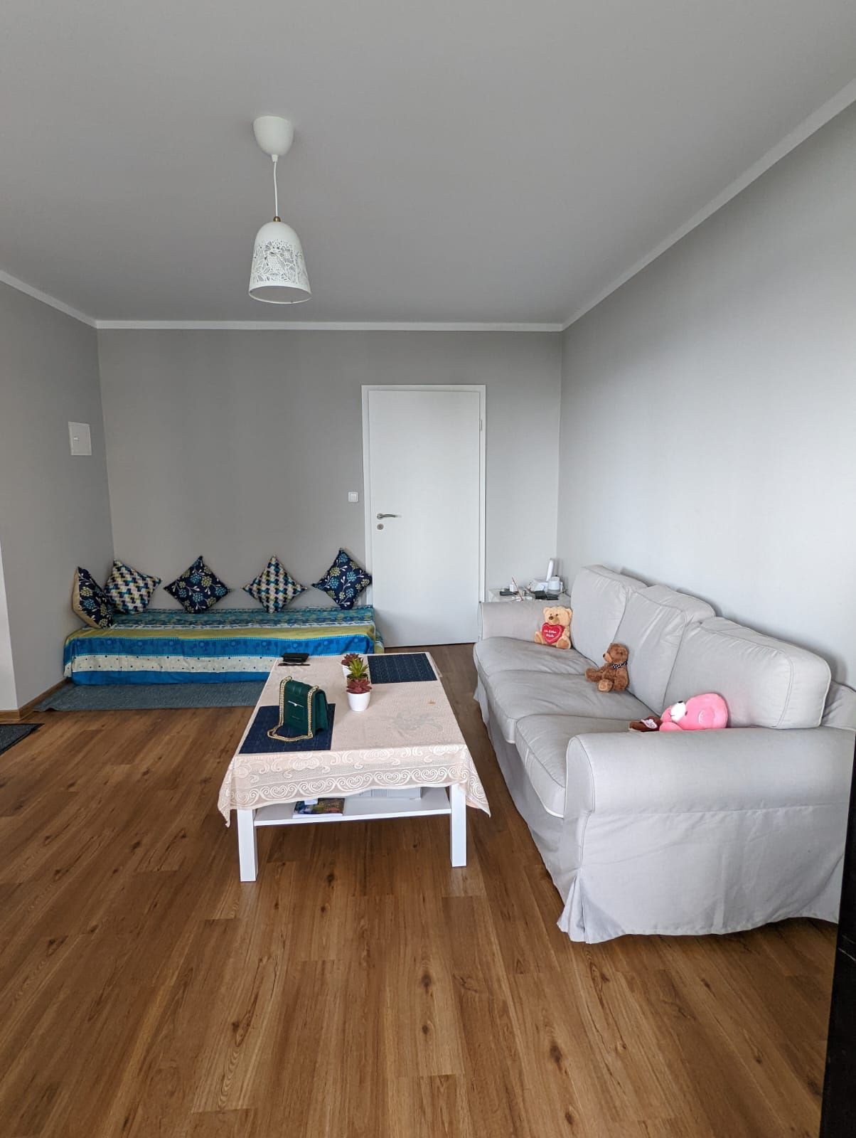 Bright 3 room fully furnished apartment with modern amenities and refreshing outside view of Frankfurt city